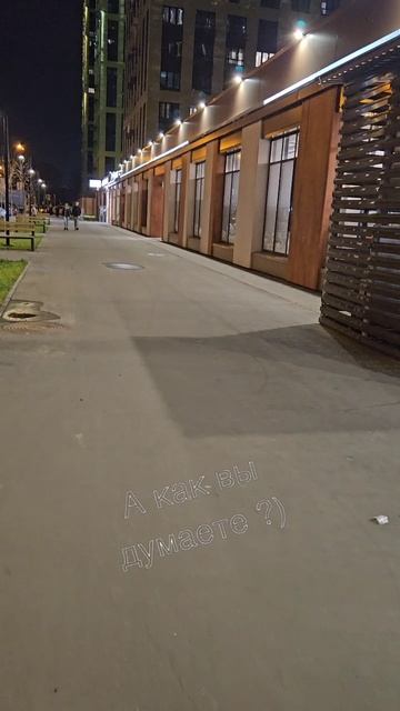 Улыбка при просмотре телефона )