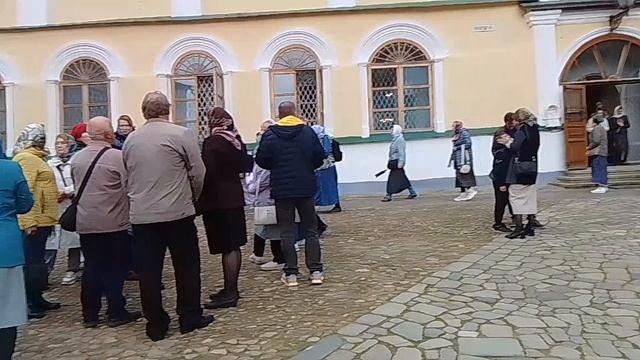 Печоры, главная площадь монастыря.