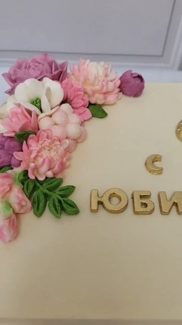 5 кг торт клубника 🍓 ваниль на юбилей.
