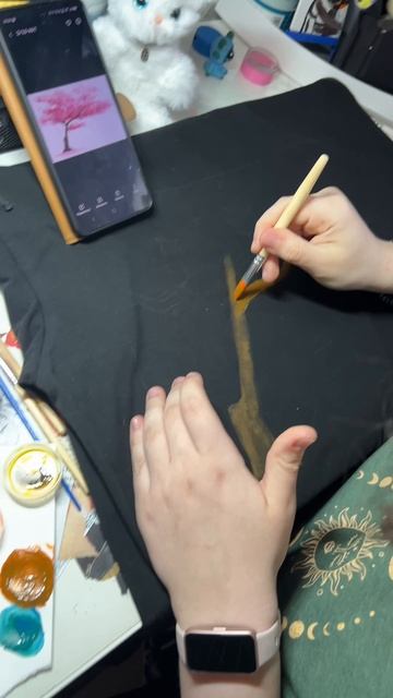 Преображение футболки акриловыми красками по ткани🖌️