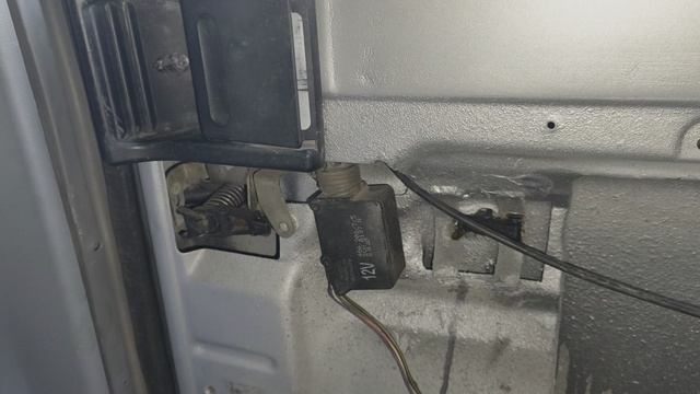Mercedes Sprinter замок сдвижной  двери