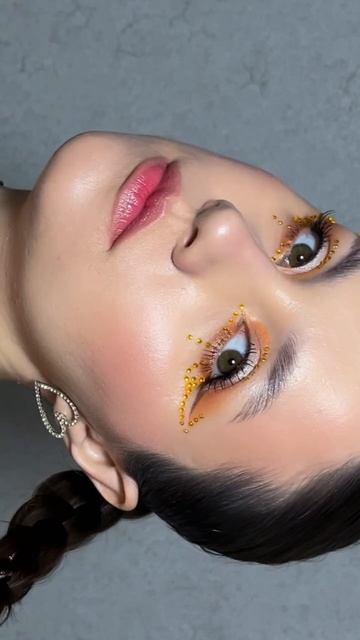 Ты пахнешь как любовь ❤️🤍🩷 #макияж  #makeup  #creativemakeup  #креативныймакияж  #красота  #яркий
