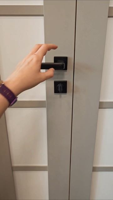 Пусти! ой нет, мне мне в другую сторону #жиза #кот #cat #мяу