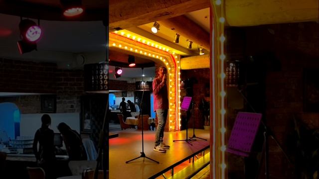 стих читаю людей развлекаю