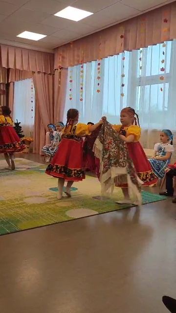 Танец с платками стилизованный