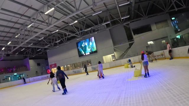 на коньках One Ice Arena