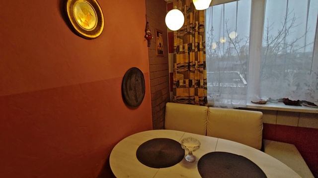 Продаётся 2 комн. квартира в центре пос. Сиверский.