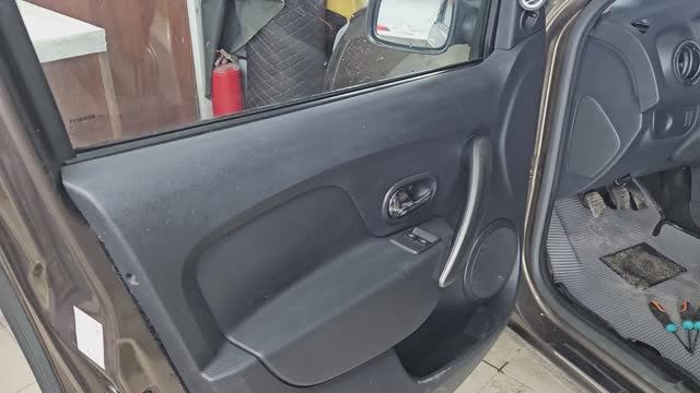 Как снять дверную карту, обшивку Рено Логан 2, 2012 2013 2014 2015 2016 2017 2018 2019 2020 2021