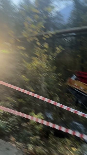 ЧП на Красной поляне машина упала в обрыв.