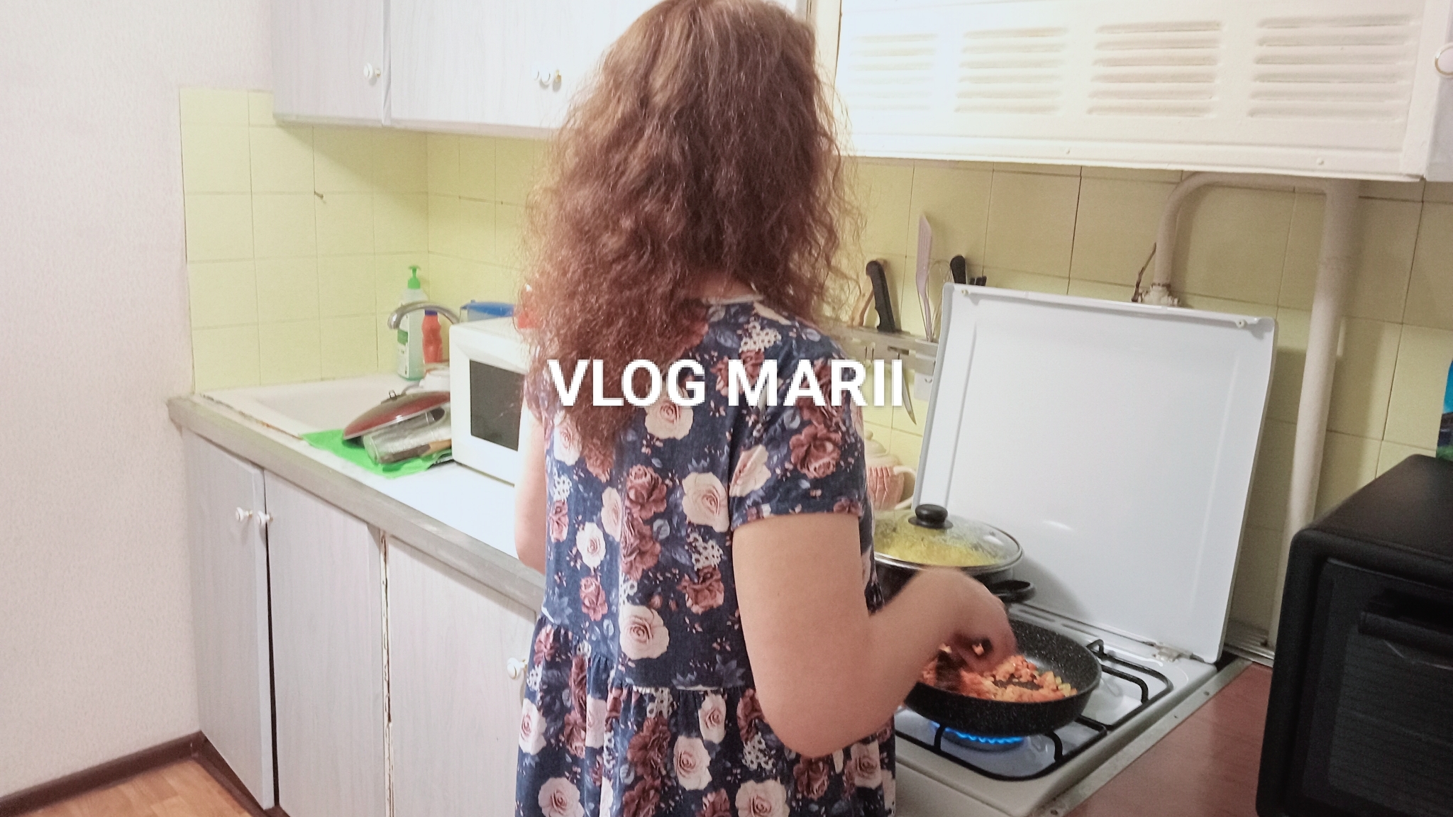 Жизнь женщины после развода в дождливый ноябрь. Спешу домой, вечер проведённый с 20:15 до 23:15.