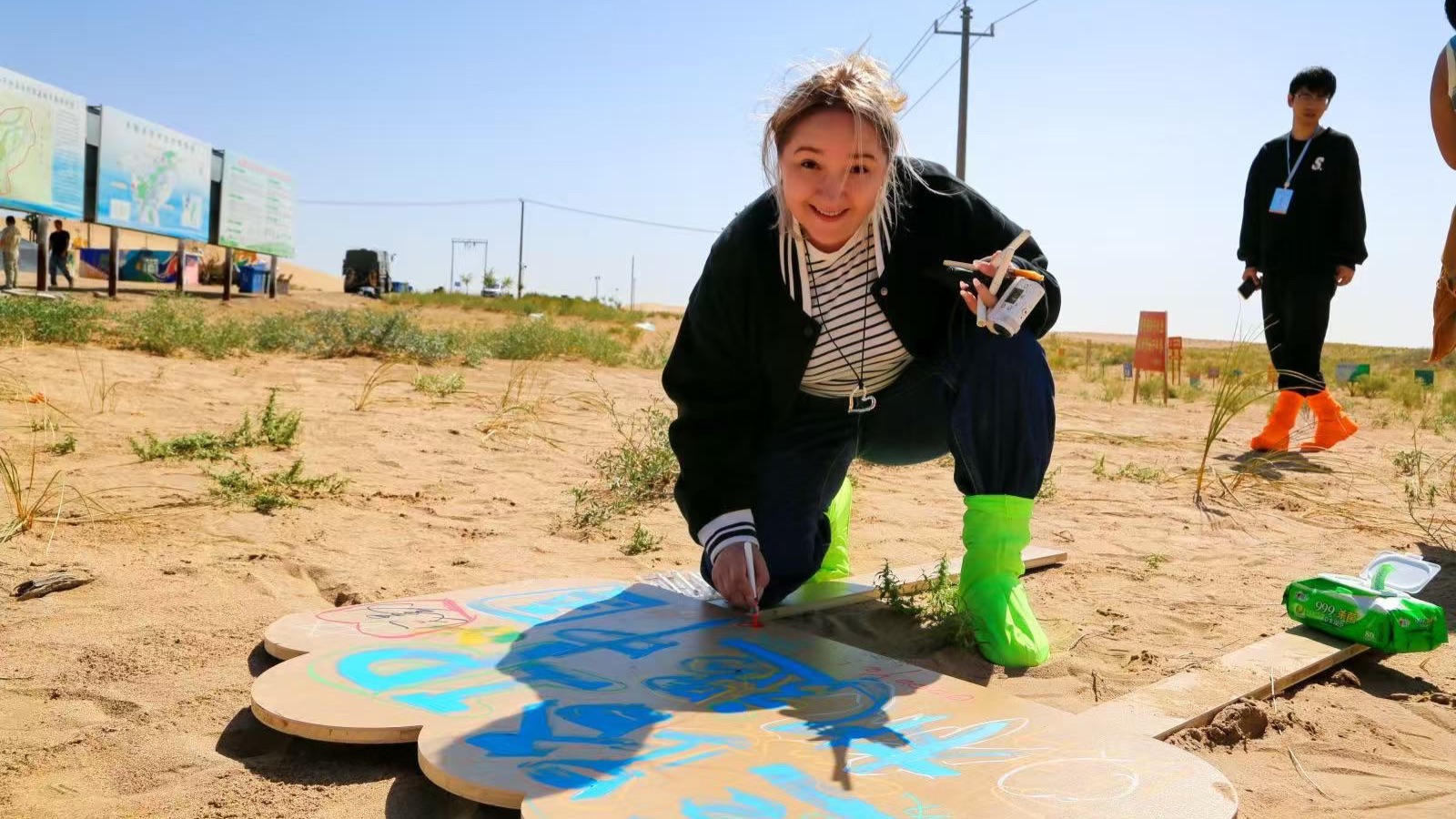 ТУР ПО ПРОВИНЦИИ ГАНЬСУ | ПОЛИВАЮ ПУСТЫНЮ | РАДУЖНЫЕ ГОРЫ #laowai