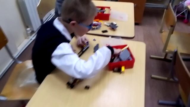 Школа-интернат. Робот жираф