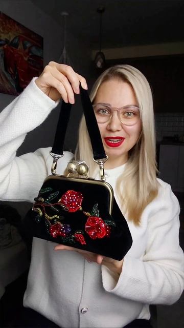 Как тебе моя сумочка с вышивкой? #рукоделие #вышивка #бисер