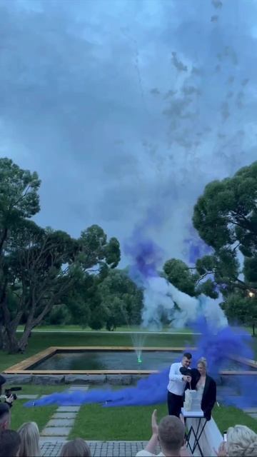 Дымный салют с треском и мины