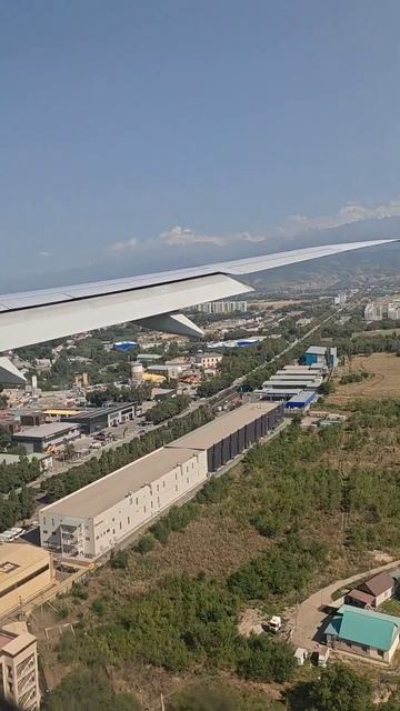 Посадка в Международном аэропорту Алматы. Landing At The Almaty International Airport. #landing