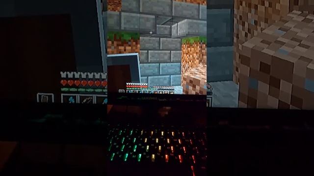 играю в майнкрафт.