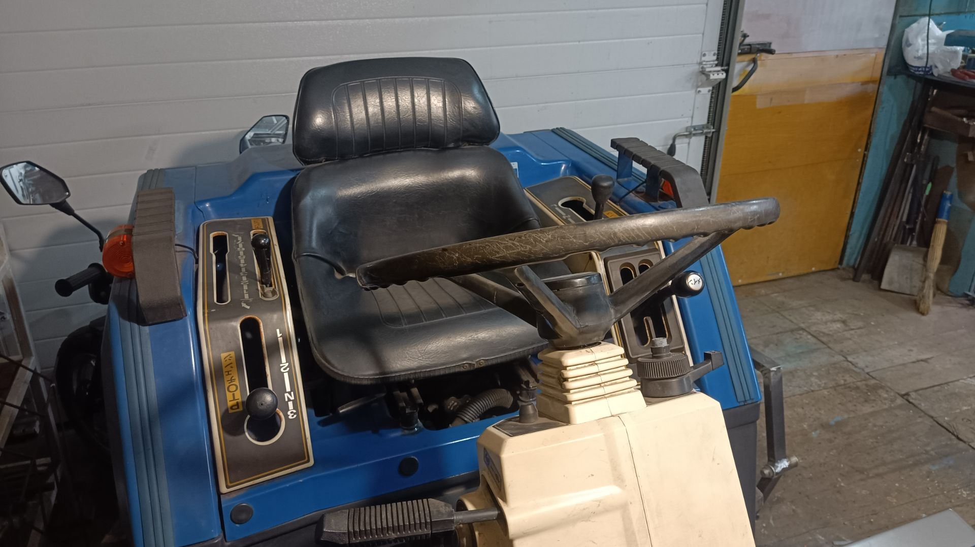 Минитрактор ИСЕКИ TU160. Люфт рулевой колонки.