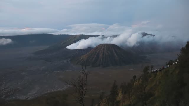 Природный туризм на горе Бромо в Индонезии в фотографиях с камеры