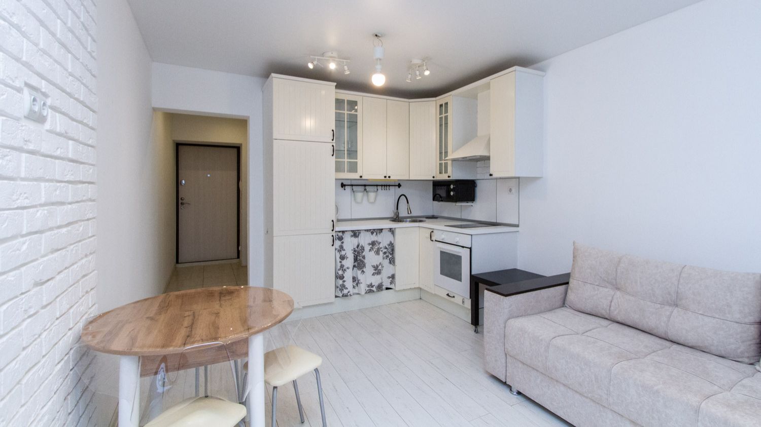 Б.Хмельницкого 11, 1к-студия