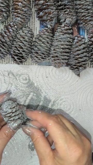 Красивые новогодние шишки из натуральных материалов своими руками!