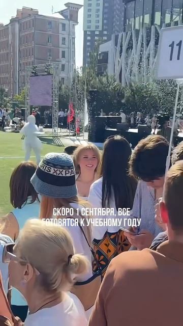 В каком году вы закончили школу? ⬇️ Подписывайтесь @SmerchinskayaMaria , здесь об искусстве ✨