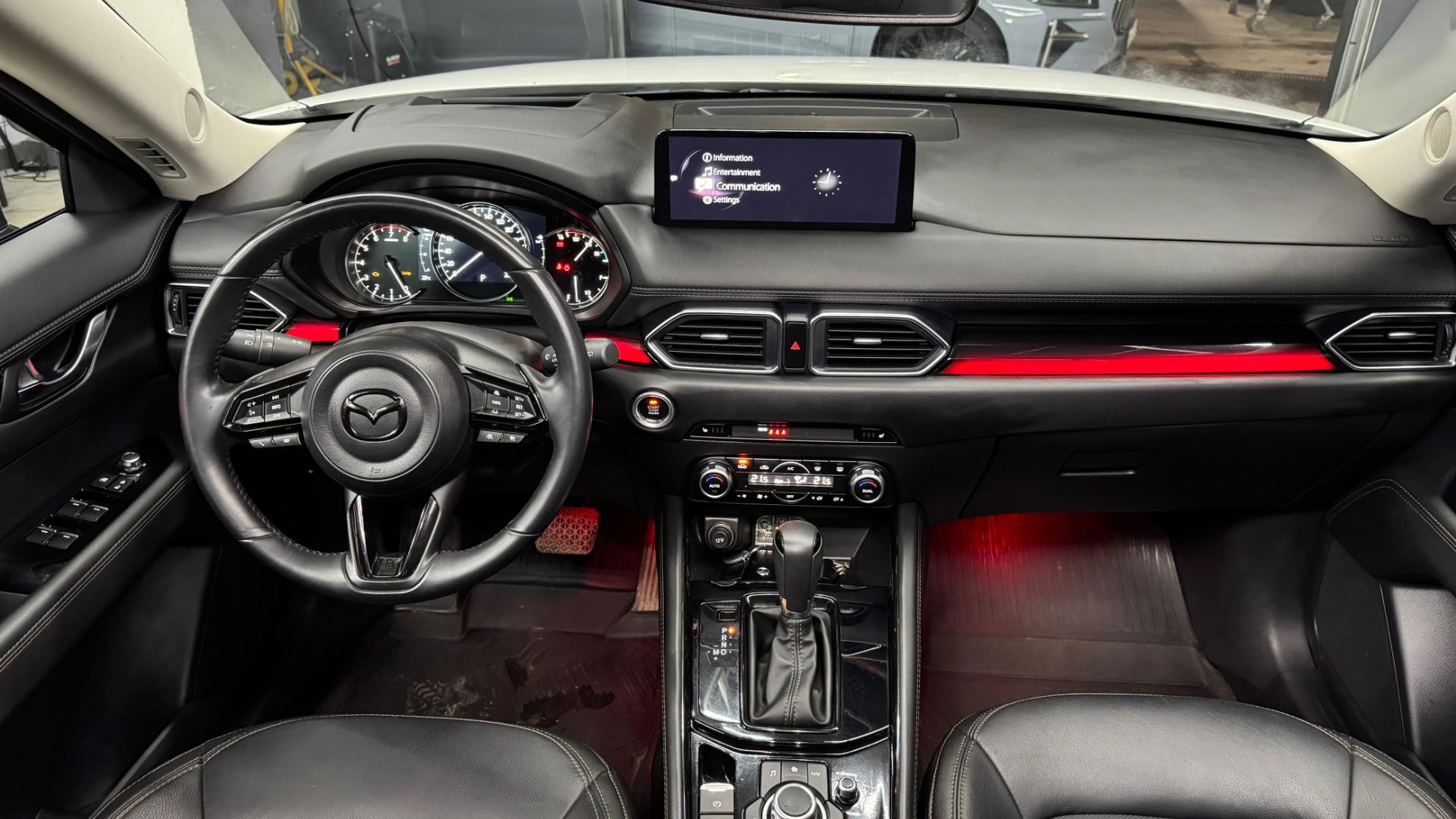 Новая атмосферная подсветка на Mazda CX-5