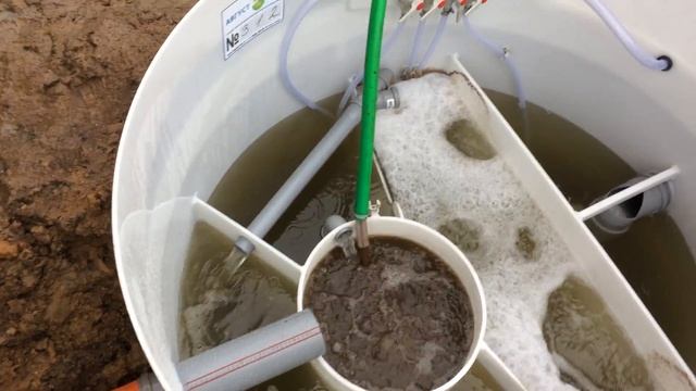 Загрузка активного ила в станцию биоочисткисточных вод Август-Эко после монтажа