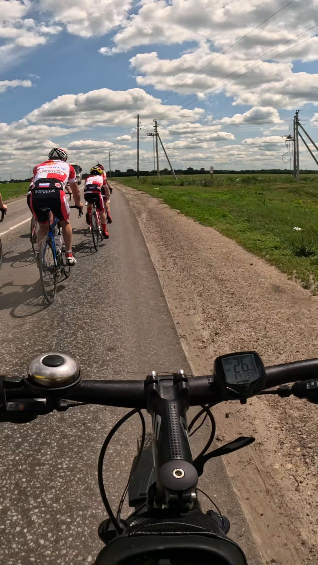 В глухом селе встретил спортсменов.