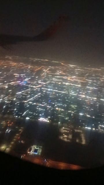 Взлёт над ночным Дубаем