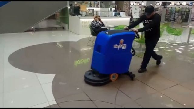 Метлана М50 поломоечная машина в торговом центре 