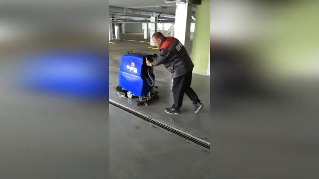 Метлана М50 поломоечная машина в многоуровневом паркинге г. Москва (ул. 16-я Парковая)