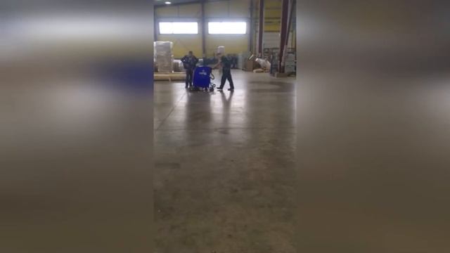 Метлана М50 поломоечная машина в логистическом центре г. Домодедово Московской области