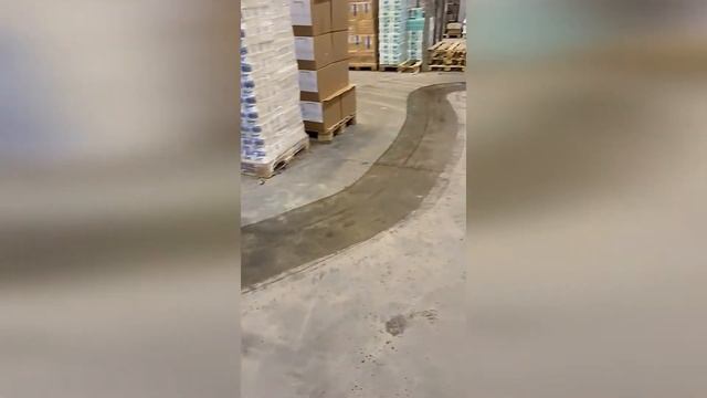 Метлана М50 поломоечная машина в складском комплексе г. Воронеж