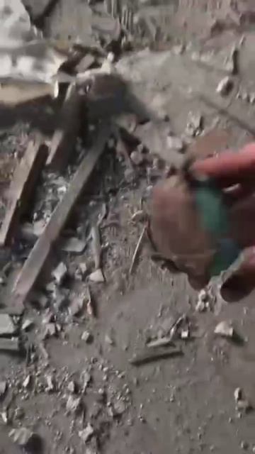 🇷🇺‼️🇺🇦Бойцы показывают, что сбросили им хохлы.