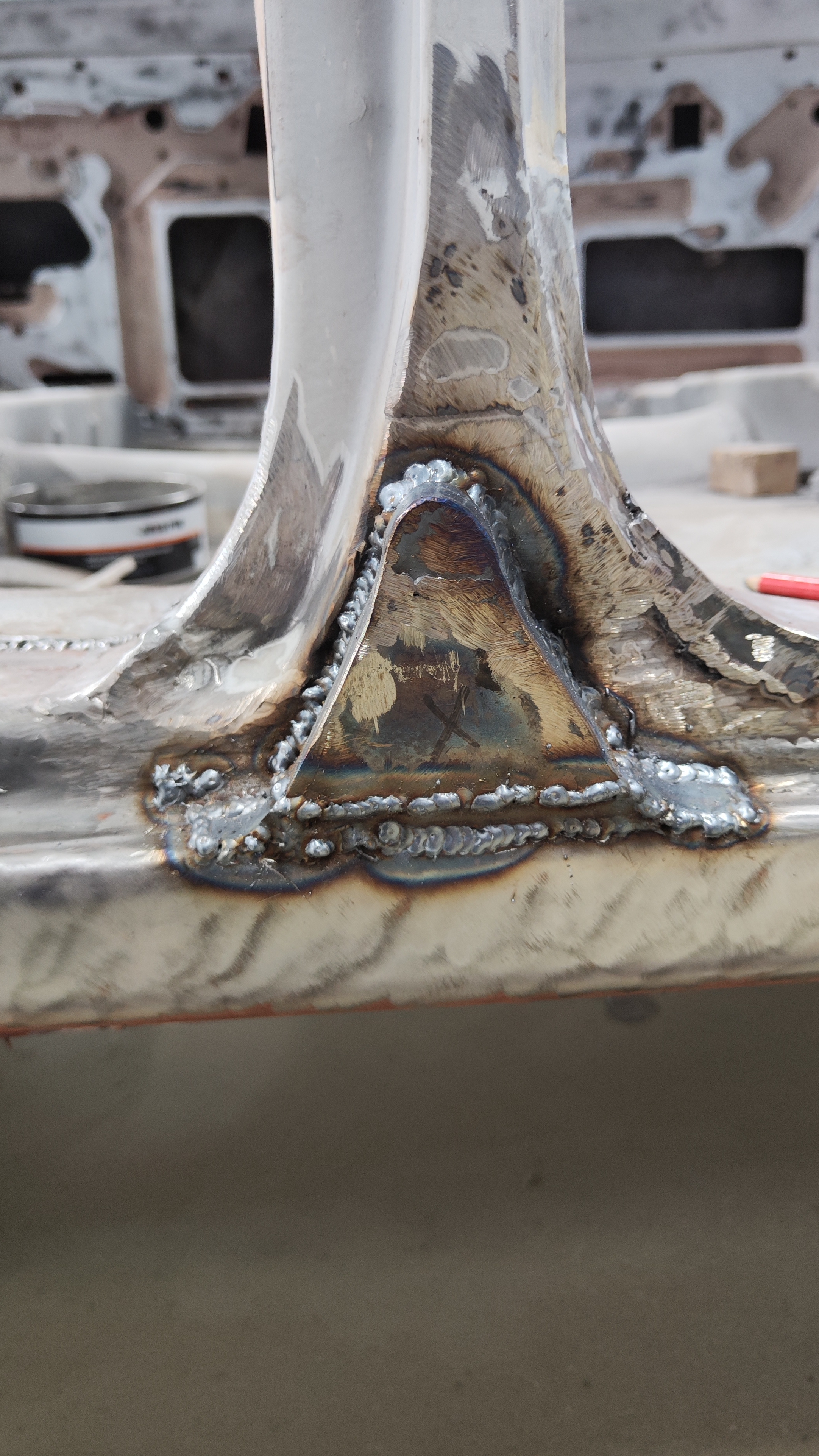 Крепление молдинга Газ21 Волга