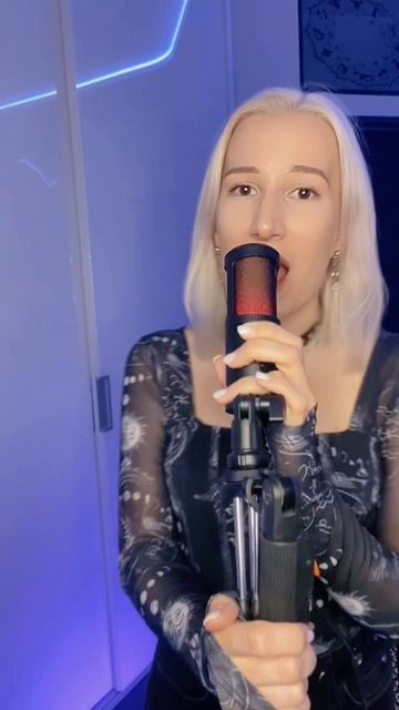 Винный силуэт 🍷💃🏼
#силуэт #ванядмитриенко #аняпересильд