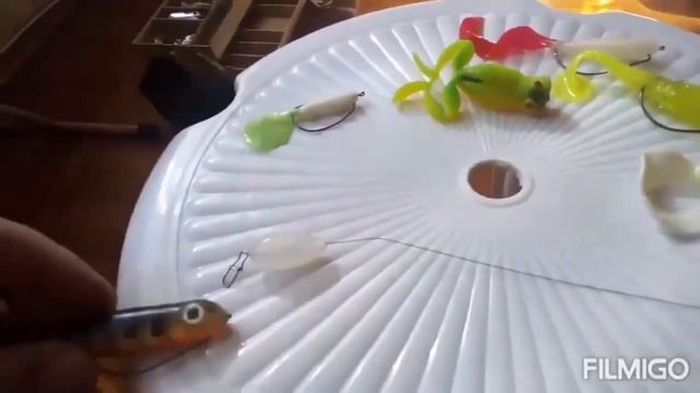 Поверхностная система приманок не зацепляек по ловли хищных видов рыб в зарослях.