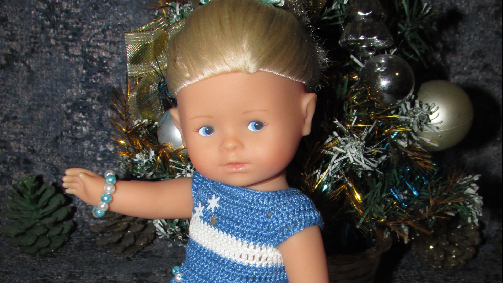 Вязаное платье «Снежинка» на кукол Corolle Mini 20 см. 