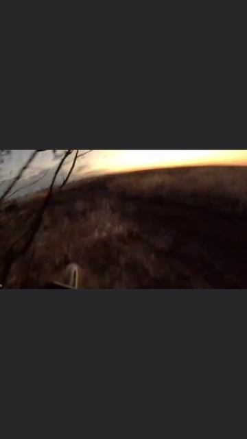 😈На пути следования с боевой задачи ,чубатый дрон все таки догнал бойца