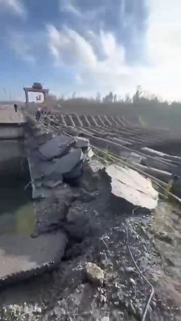🪖 Результат ракетного удара ВС РФ по плотине Печорского водохранилища в Харьковской области.
