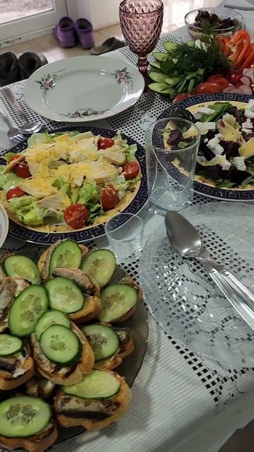 Скоро новый год. Подложи соломки