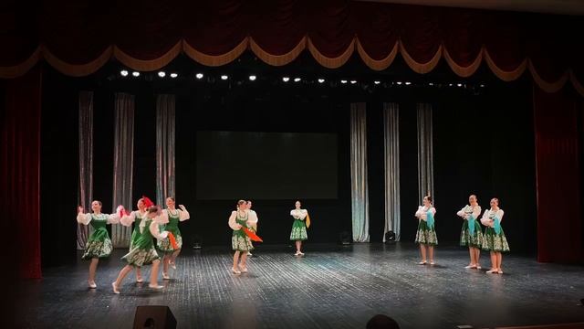 Потанцуем втроем