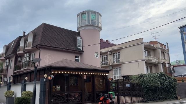 Южные Культуры, Адлер: бассейн у моря, уютные улочки Тюльпанов и Цветочная