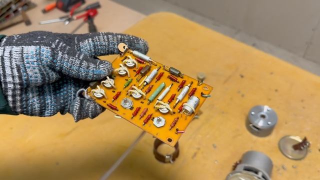 В разборе ГЕНЕРАТОР СИГНАЛОВ НИЗКОЧАСТОТНЫЙ Г3-36А