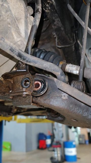 Замена переднего заднего стабилизатора на Рено Дастер в Логан Шопе