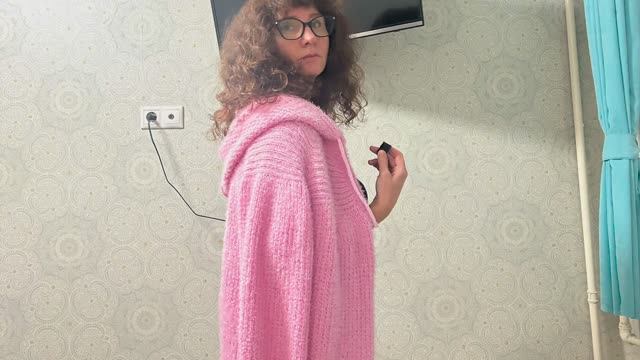 Вязаная кофта-бомбер с капюшоном