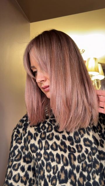 Окрашивание LUX COLOR Рельефная техника в оттенке Rose Coffe и стрижка для плотных густых волос