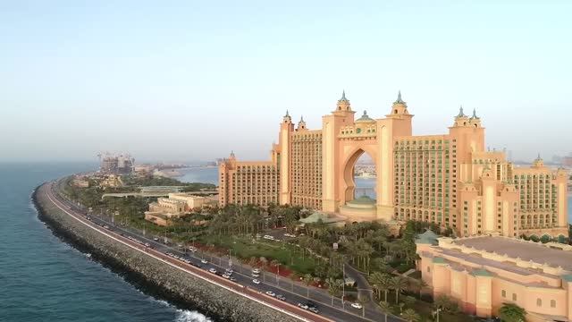 Atlantis, Дубай: АКВАРИУМ-АТТРАКЦИОН Как устроен 11-метровый тоннель сквозь мир акул