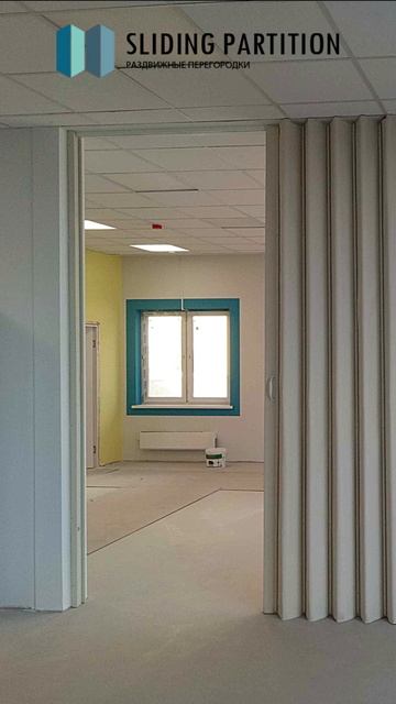 Оптимизируйте пространство вашего фитнес-зала с белой мягкой раздвижной перегородкой высотой 3 метра