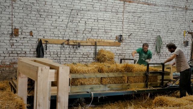 Саша и Руслан панель делают вдвоем